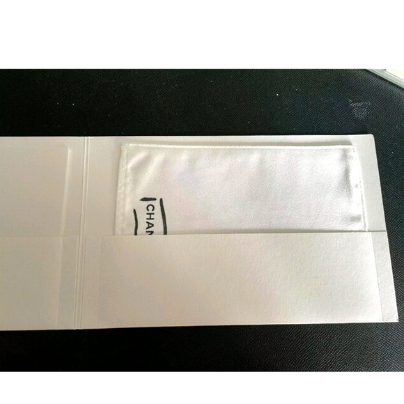 CHANEL AUTHENTIC HANDBAG CLEAN CLOTH GLOVE KIT/ CAMELLIA ONLY AVAIL BOUT… - Picture 3 of 7